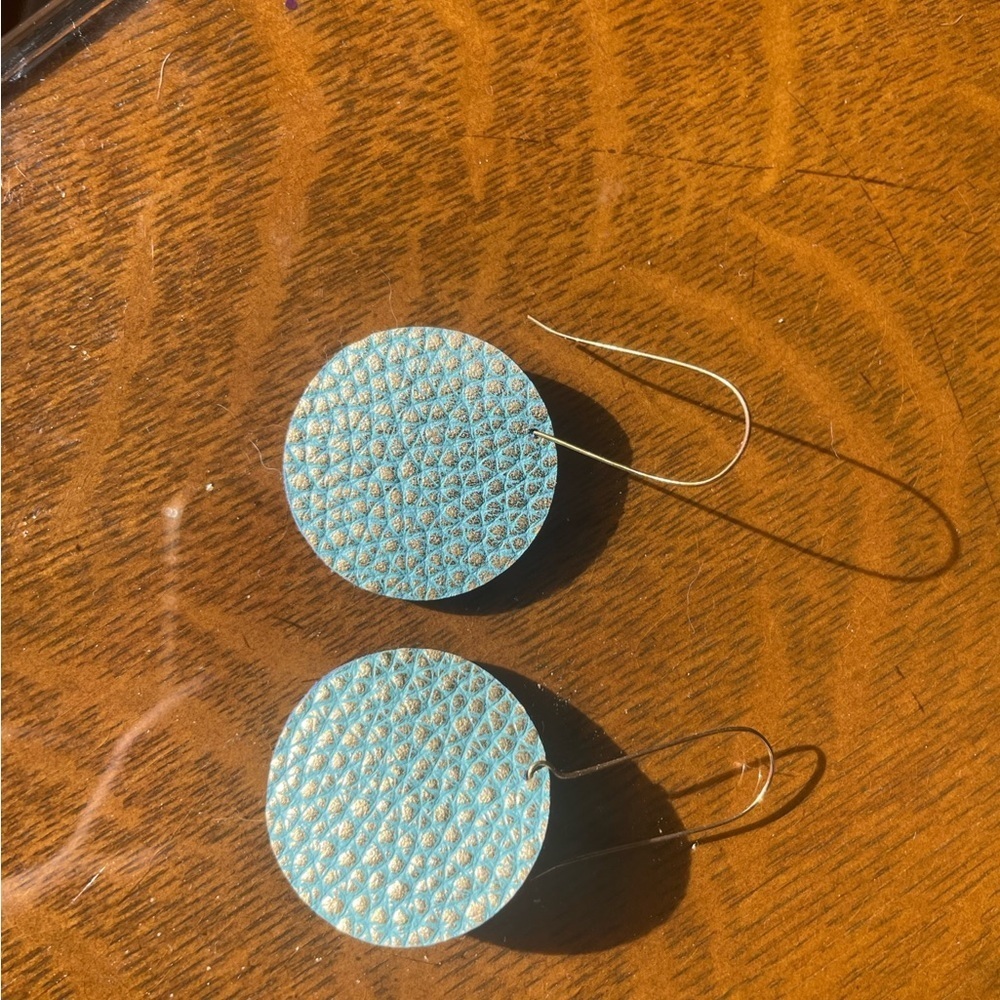 drop wire leather earrings - Picture 2 of 2